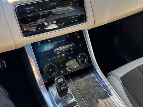 Used 2018 Land Rover Range Rover Sport HSE Dynamic image 11