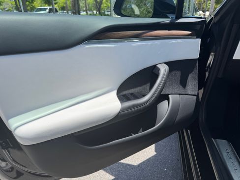 Used 2023 Tesla Model S Standard Range image 15