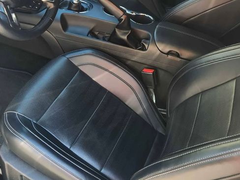 Used 2017 Ford Mustang GT Premium w/ GT Performance Package RWD image 15