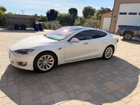 Used 2019 Tesla Model S 100D image 6