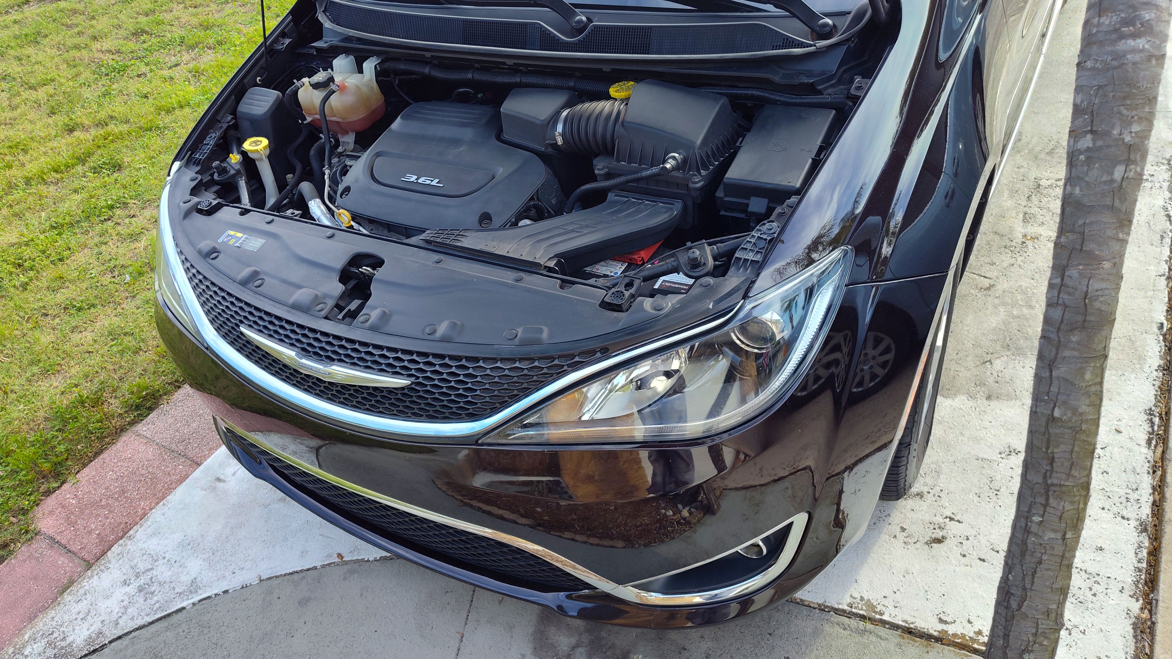 Used 2017 Chrysler Pacifica Touring-L Plus w/ Tire & Wheel Group FWD image 18