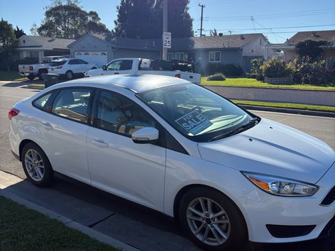 Used 2017 Ford Focus SE image 1