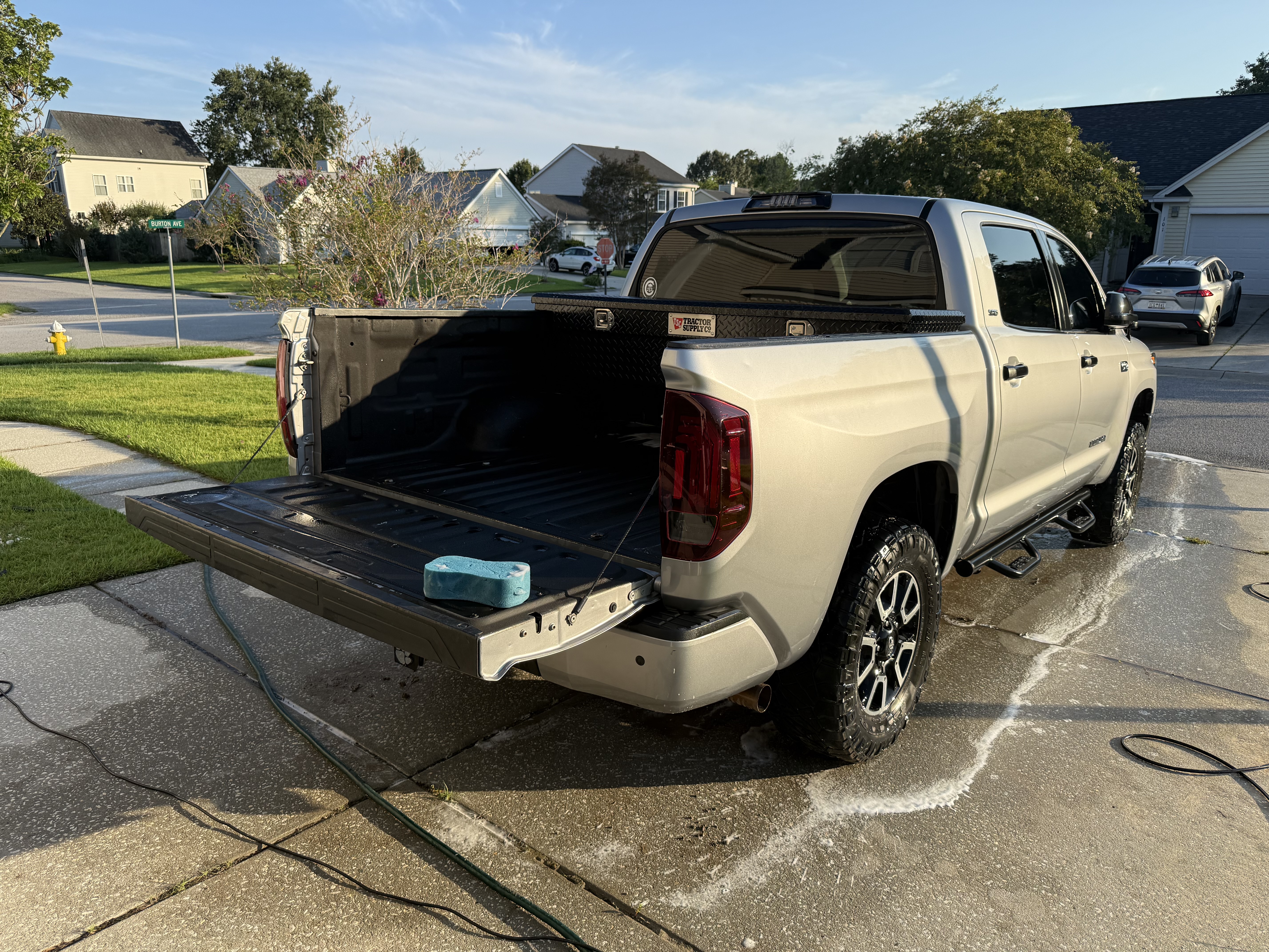 Used 2019 Toyota Tundra SR5 w/ Convenience Package AWD/4WD image 5