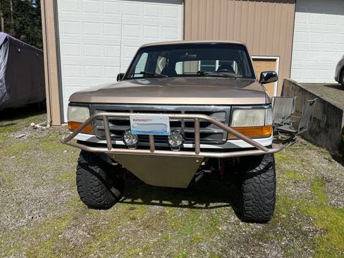 Used 1996 Ford Bronco image 2