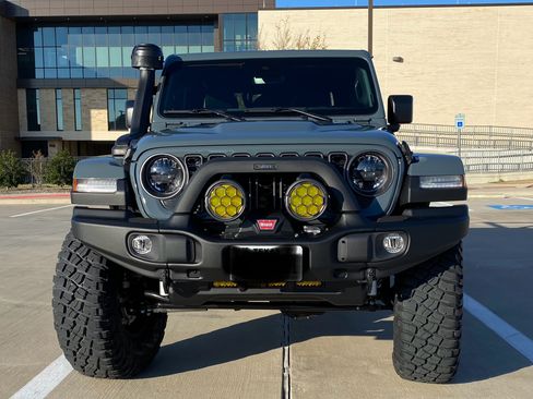 Used 2025 Jeep Gladiator Rubicon image 2
