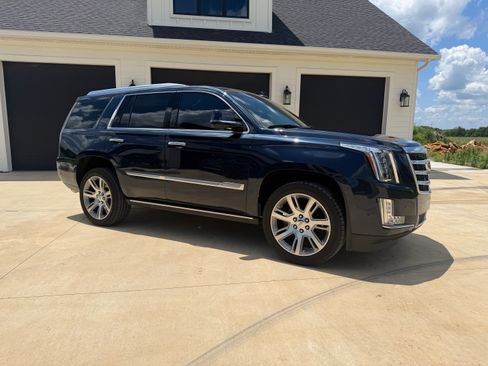 Used 2019 Cadillac Escalade Premium Luxury AWD/4WD image 9