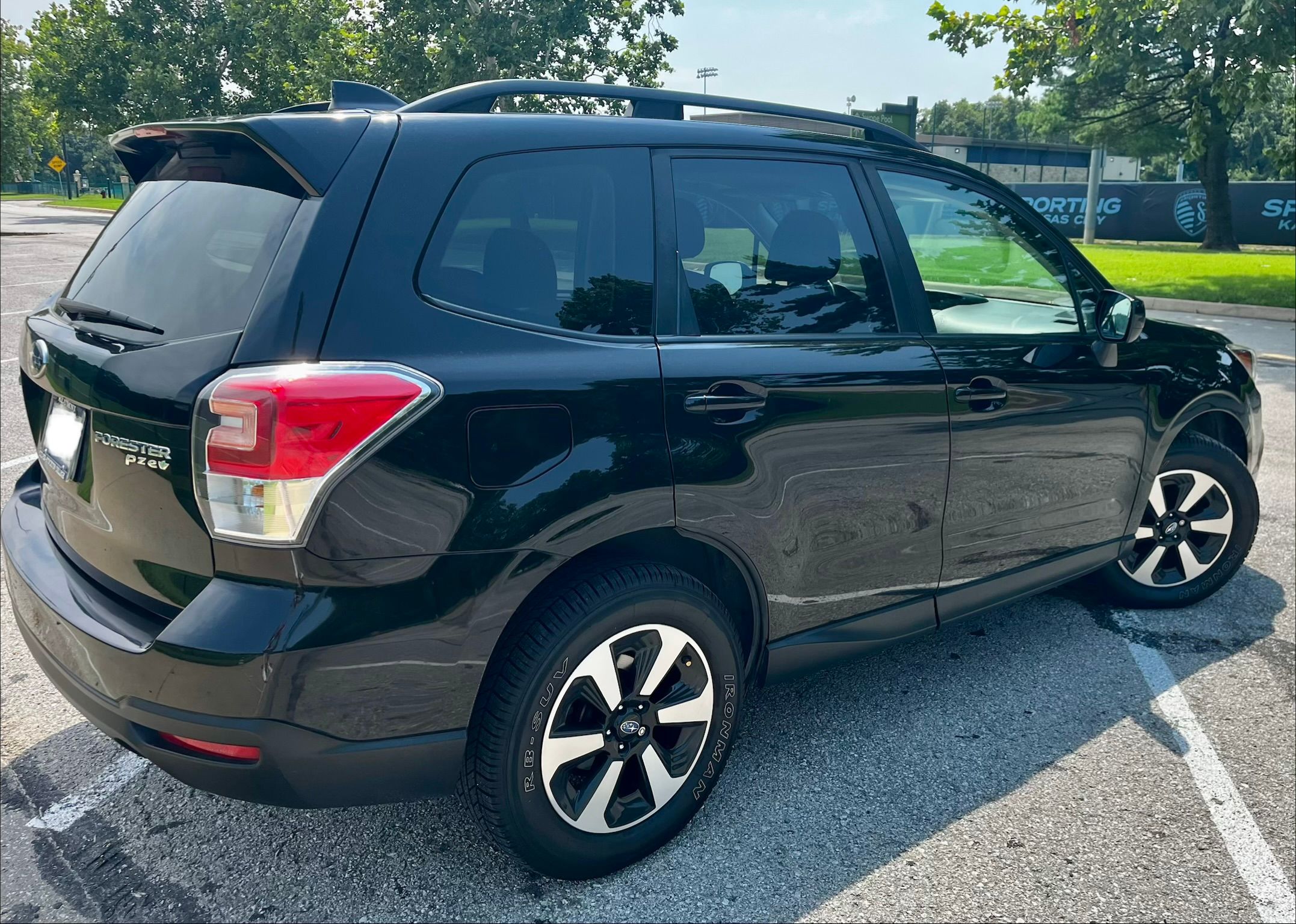 Used 2017 Subaru Forester 2.5i Premium w/ All-Weather Package AWD/4WD image 6