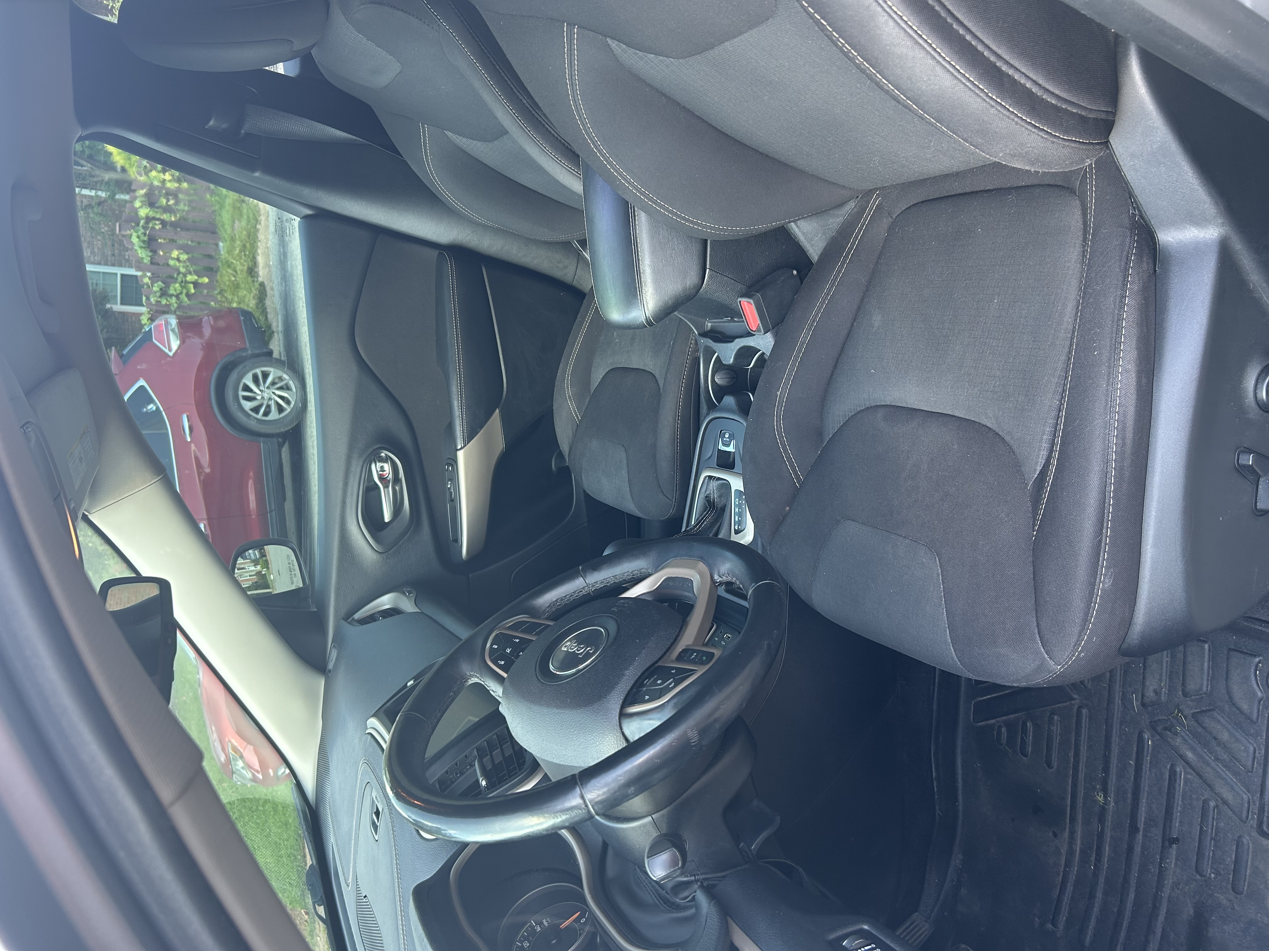 Used 2017 Jeep Cherokee Latitude w/ Safety/Convenience Group FWD image 7