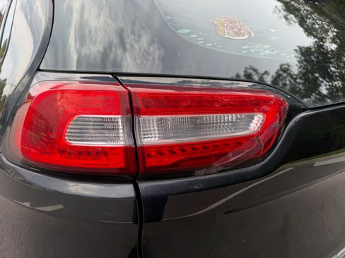 Used 2014 Jeep Cherokee Sport FWD image 24
