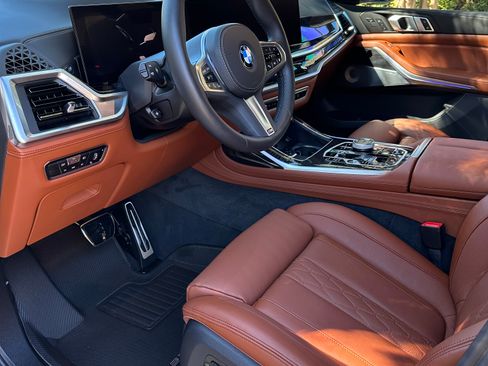 Used 2023 BMW X7 xDrive40i w/ Executive Package image 2