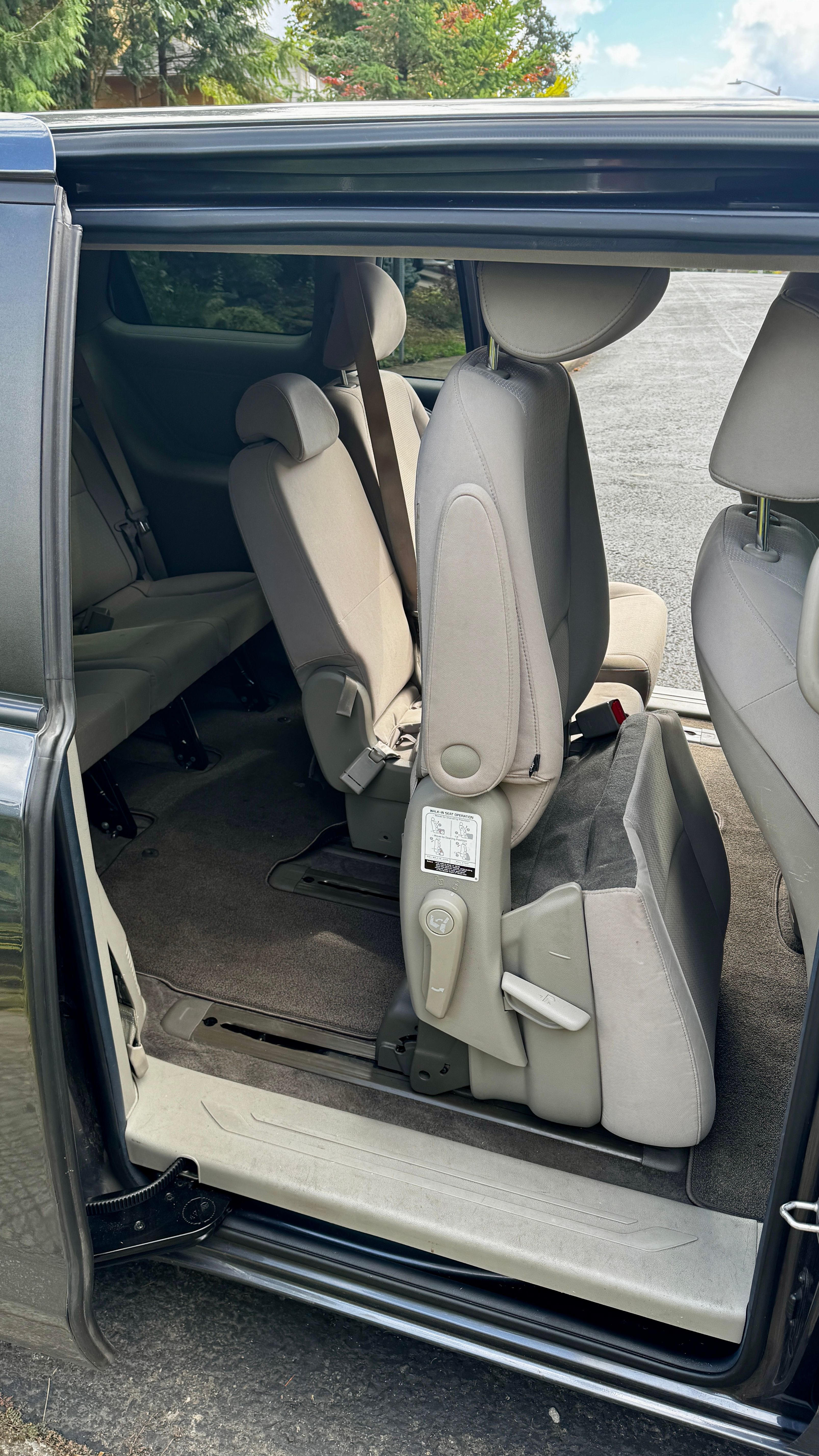 Used 2017 Kia Sedona LX FWD image 11