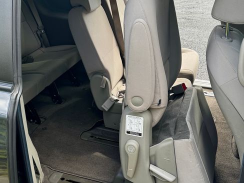 Used 2017 Kia Sedona LX FWD image 11