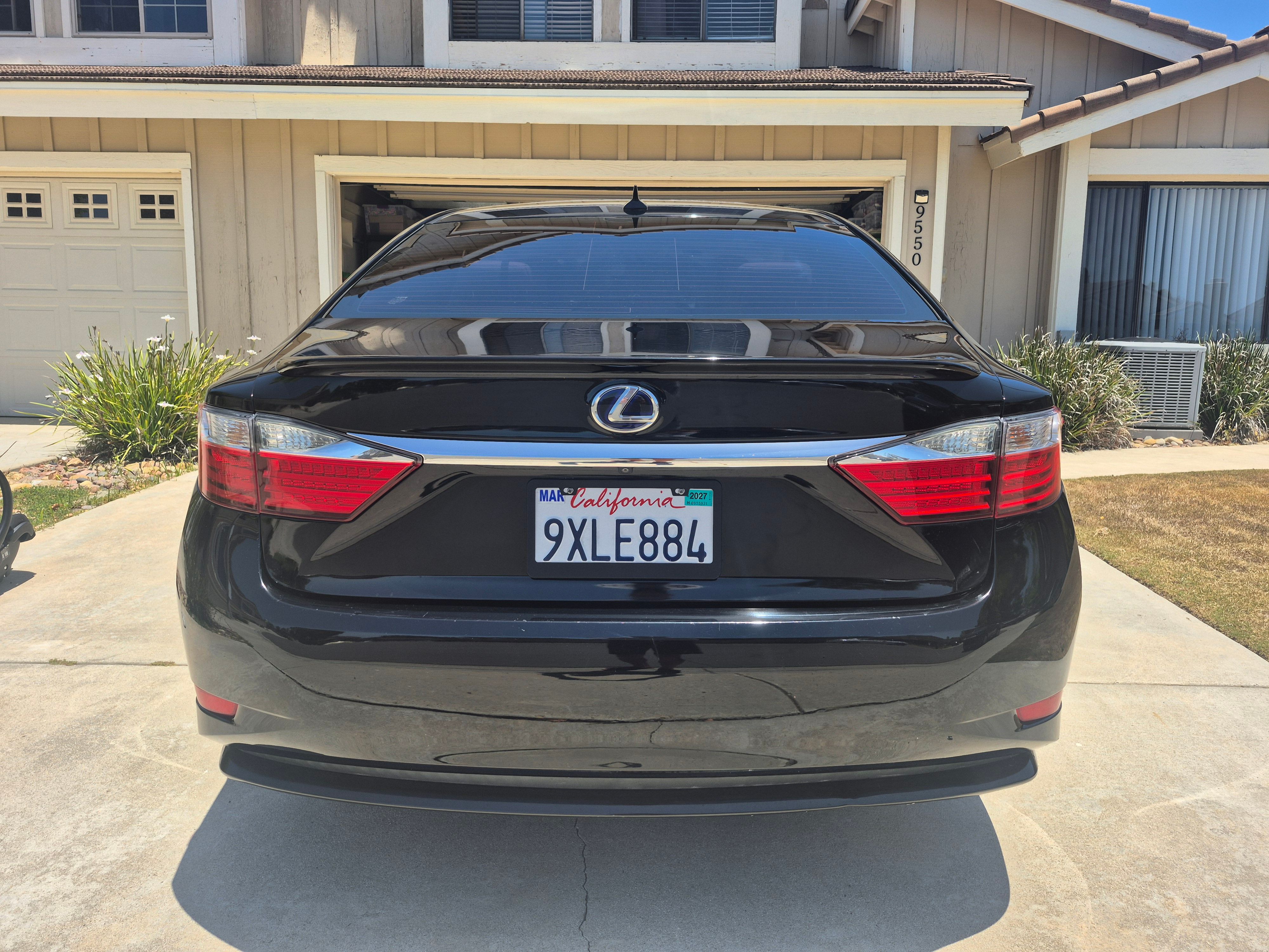 Used 2014 Lexus ES 300h w/ Premium Package w/Bamboo Trim FWD image 10