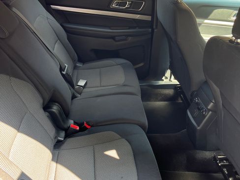 Used 2018 Ford Explorer XLT FWD image 9