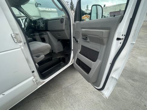 Used 2010 Ford E-250 and Econoline 250 image 5