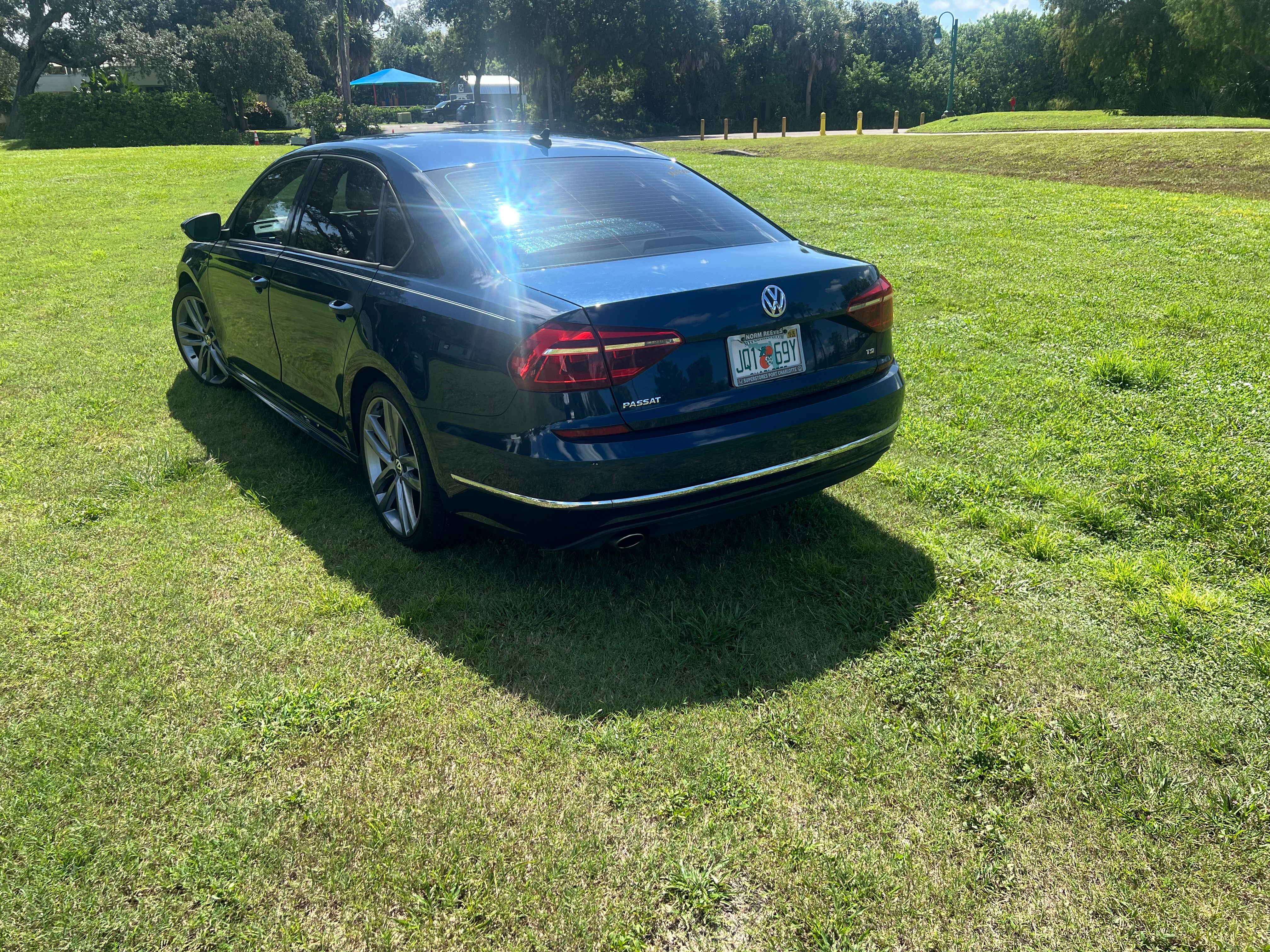 Used 2018 Volkswagen Passat 2.0T R-Line FWD image 5