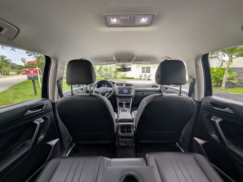 Used 2022 Volkswagen Tiguan SE FWD image 9