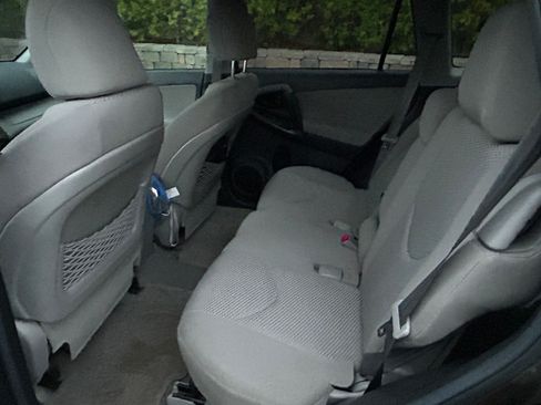 Used 2012 Toyota RAV4 FWD w/ Upgrade Value Pkg image 12