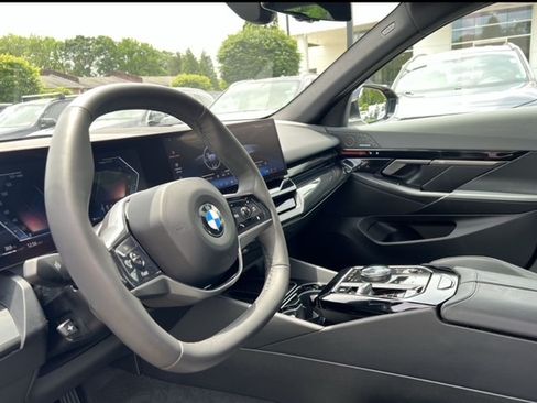 Used 2024 BMW 530i w/ Premium Package image 8