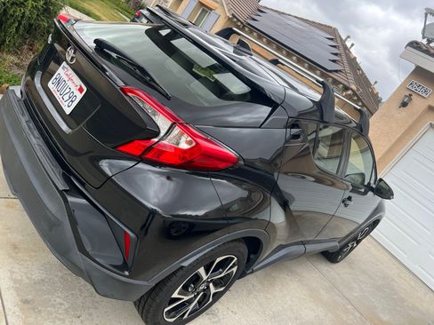 Used 2019 Toyota C-HR XLE FWD image 2