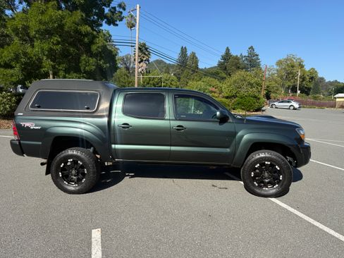 Used 2011 Toyota Tacoma 4x4 Double Cab w/ TRD Sport Pkg image 13