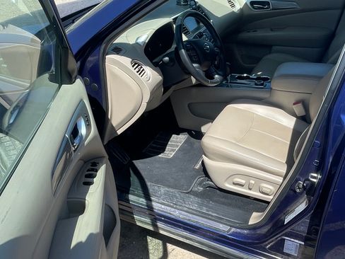 Used 2020 Nissan Pathfinder SL AWD/4WD image 6