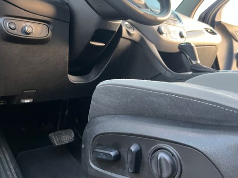 Used 2019 Chevrolet Equinox LT image 6