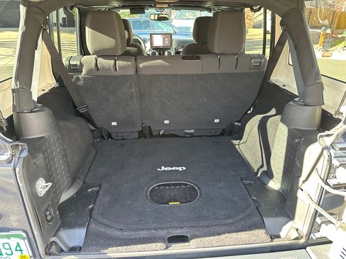 Used 2016 Jeep Wrangler Unlimited Sahara w/ Connectivity Group image 15