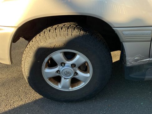 Used 1999 Toyota Land Cruiser image 8