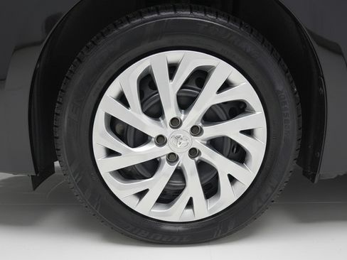 Used 2017 Toyota Corolla LE image 15