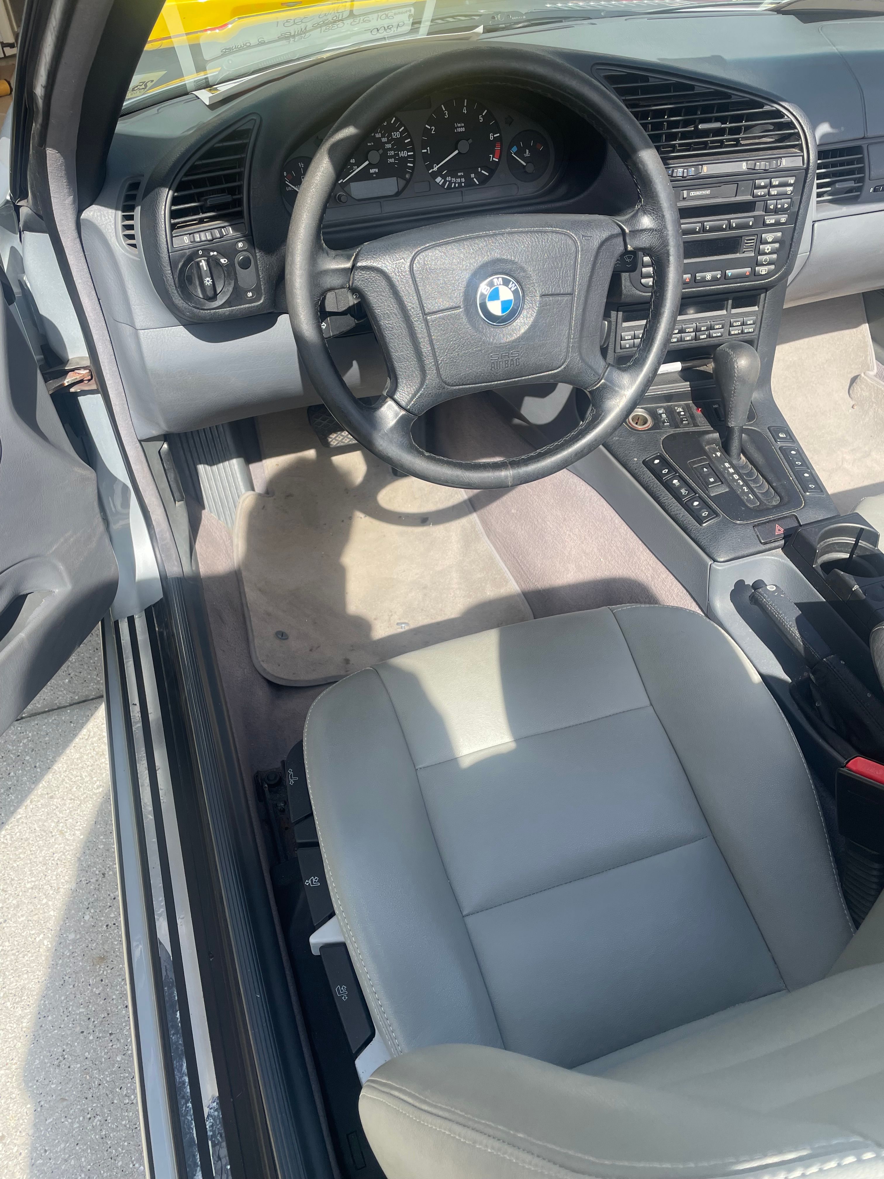 Used 1998 BMW 323i Convertible RWD image 9