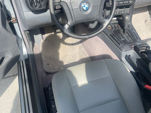 Used 1998 BMW 323i Convertible image 9