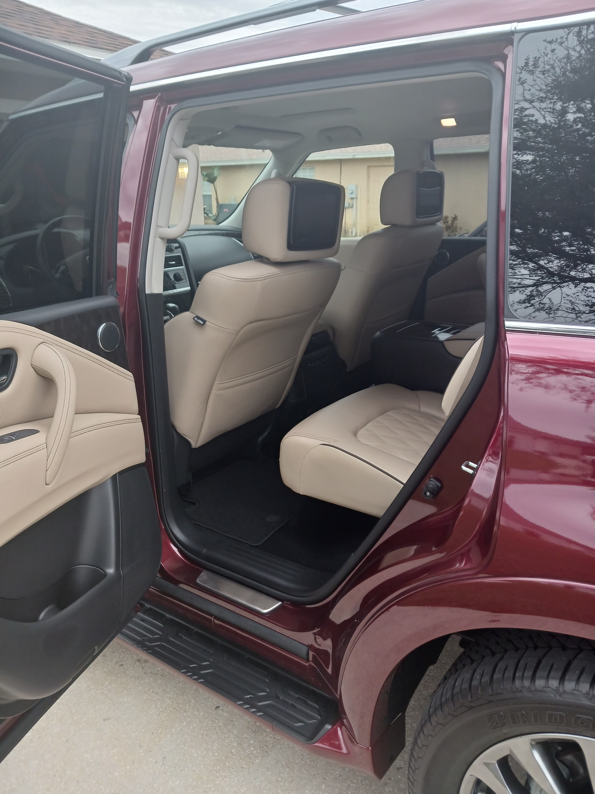 Used 2023 Nissan Armada Platinum w/ Captain's Chairs Package AWD/4WD image 6