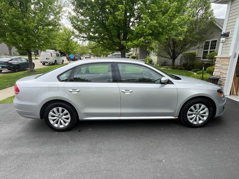 Used 2013 Volkswagen Passat 2.5 S FWD image 1