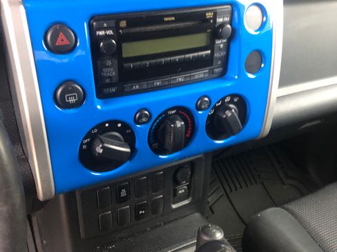 Used 2007 Toyota FJ Cruiser 4WD image 2