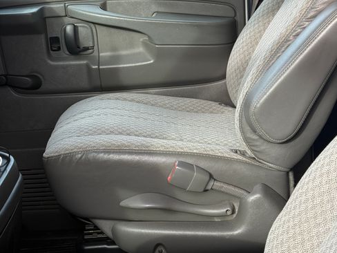 Used 2009 Chevrolet Express 1500 image 5