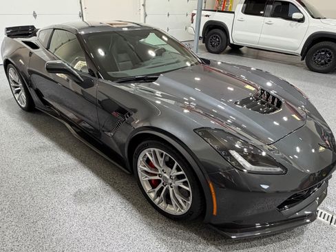 Used 2017 Chevrolet Corvette Z06 RWD image 2