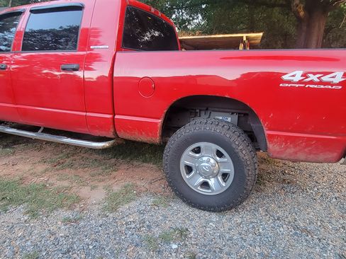 Used 2006 Dodge Ram 2500 Truck SLT w/ Light Group image 1