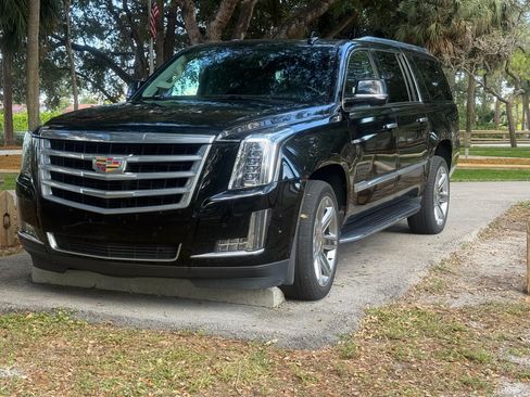 Used 2020 Cadillac Escalade ESV Luxury image 4