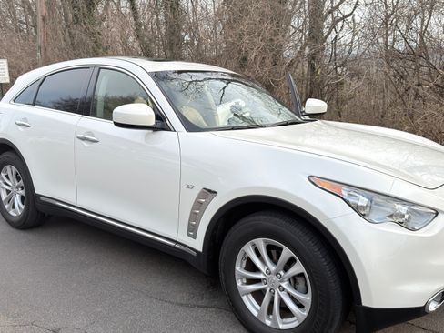 Used 2017 INFINITI QX70 3.7 Sport Utility 4D image 11