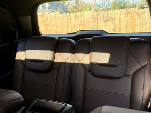 Used 2015 Mercedes-Benz GL 550 4MATIC w/ Driver Assistance Package image 11