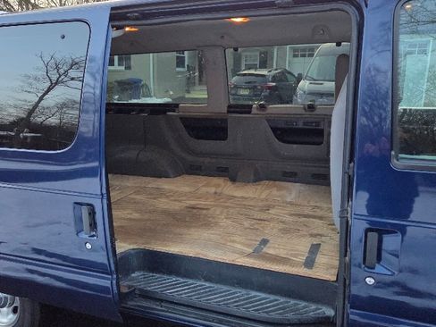 Used 2012 Ford E-150 and Econoline 150 Wagon w/ Interior Upgrade Pkg image 12