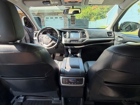 Used 2015 Toyota Highlander XLE AWD/4WD image 14