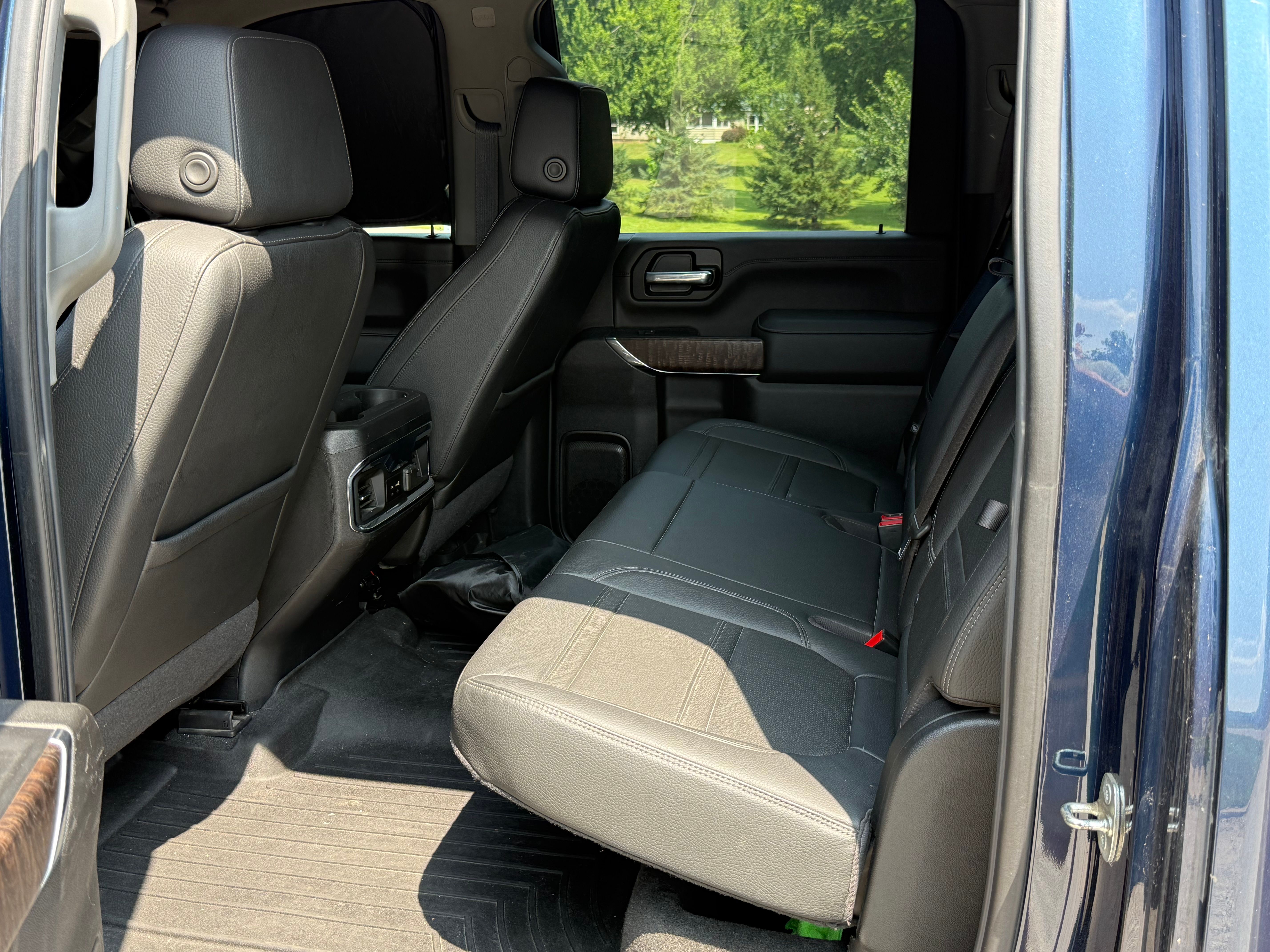 Used 2022 GMC Sierra 3500 Denali AWD/4WD image 6