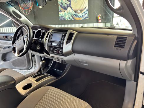 Used 2015 Toyota Tacoma 2WD Access Cab w/ SR5 Package image 18
