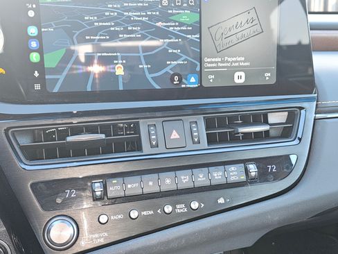 Used 2024 Lexus ES 300h w/ Luxury Package image 11