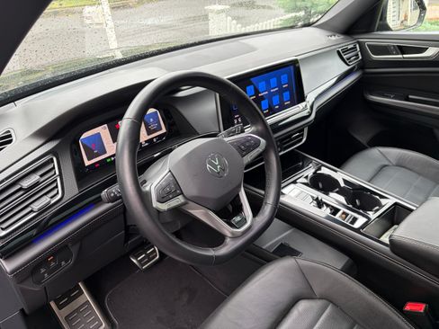 Used 2024 Volkswagen Atlas Cross Sport SEL R-Line w/ Adventure Package AWD/4WD image 24