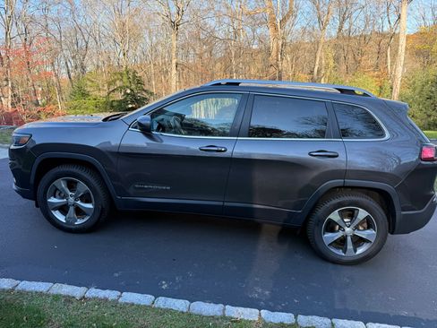 Used 2019 Jeep Cherokee Limited image 23