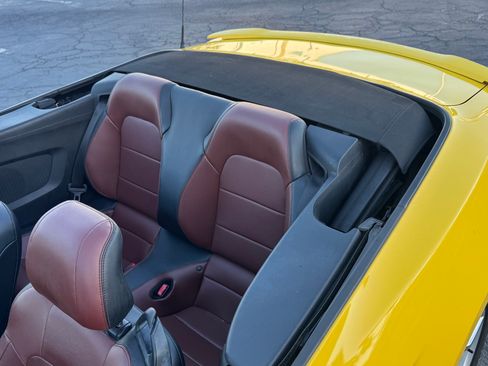 Used 2015 Ford Mustang Convertible image 4
