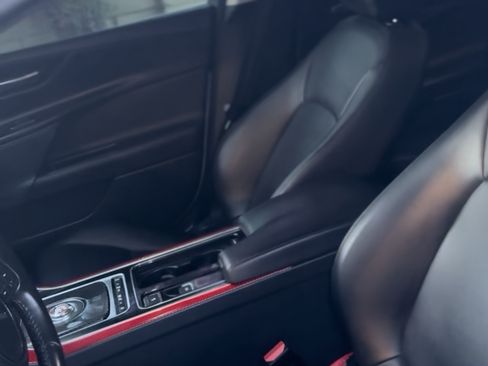 Used 2019 Jaguar XE image 6